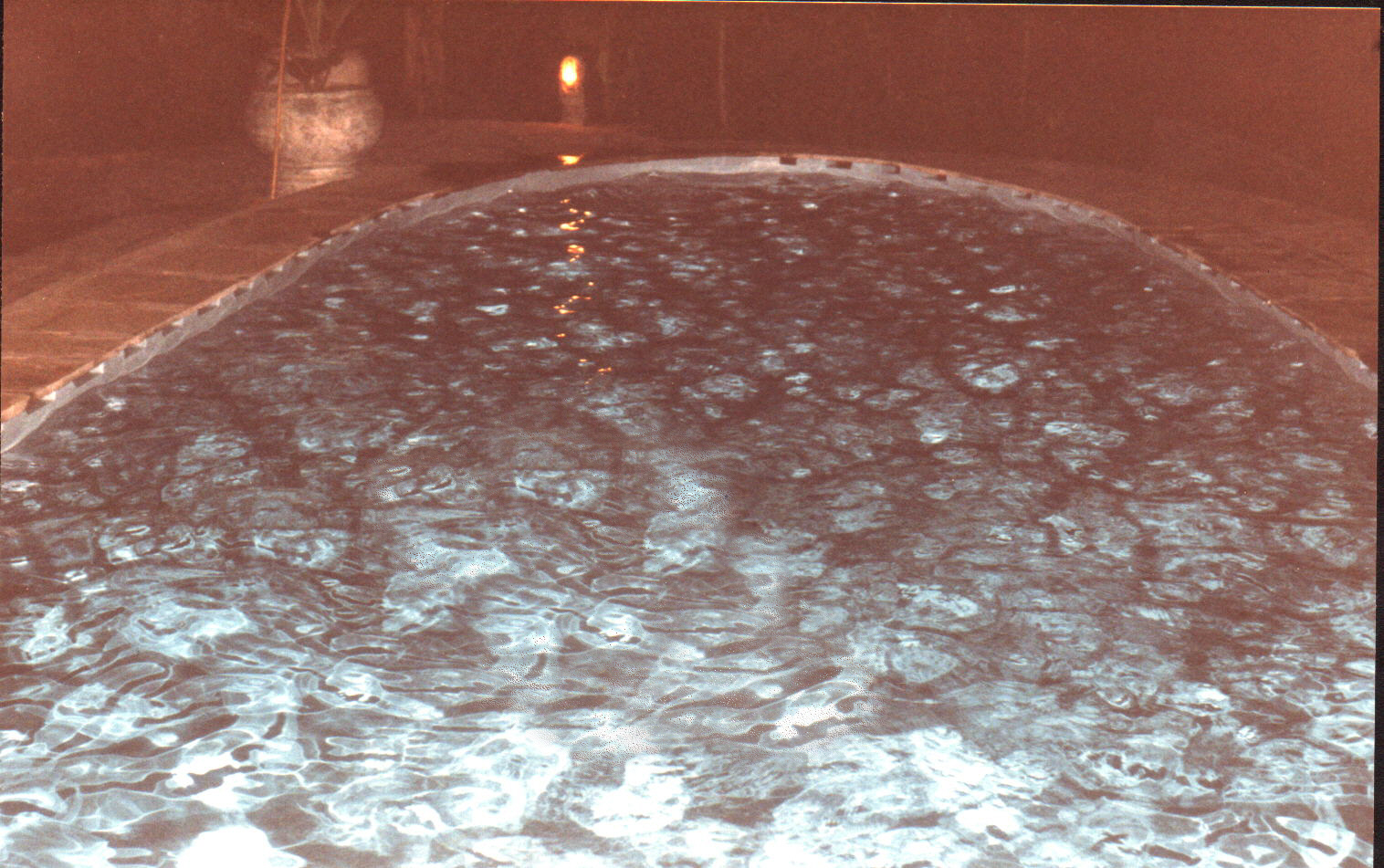 Pool bei Nacht